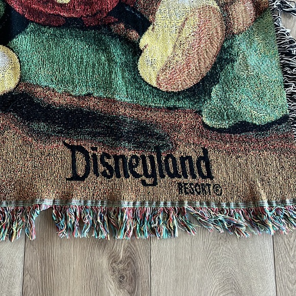 Disney throw blanket - Picture 3 of 4